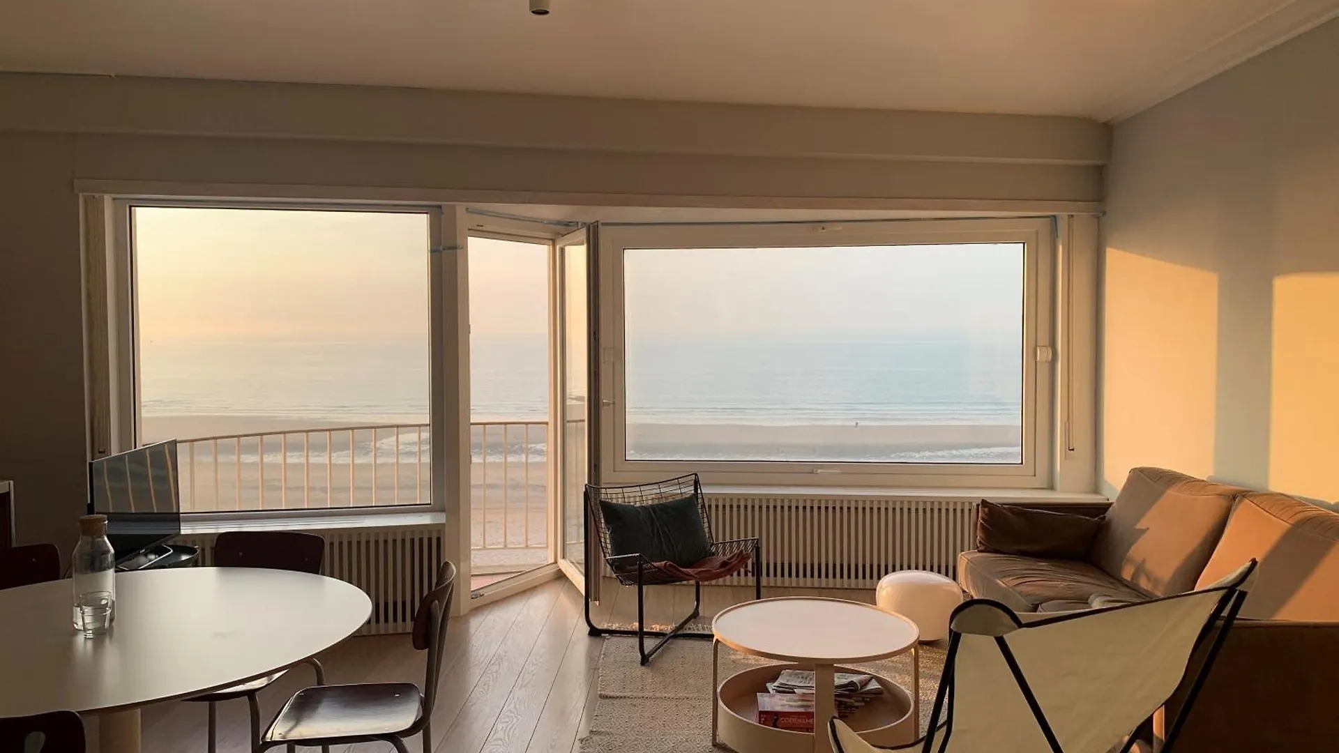 Happy In Oostende - Lovely Apartment With Seaview At The Beach 0*, Остенде Бельгия